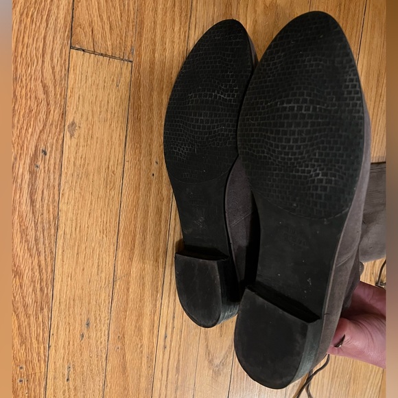 Stuart Weitzman - Picture 4 of 5